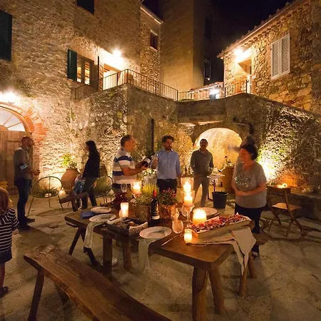 La Via Dell'oliviera Farm stay *